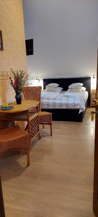 Forras Fogado Bed & Breakfast Bukkszek Ngoại thất bức ảnh