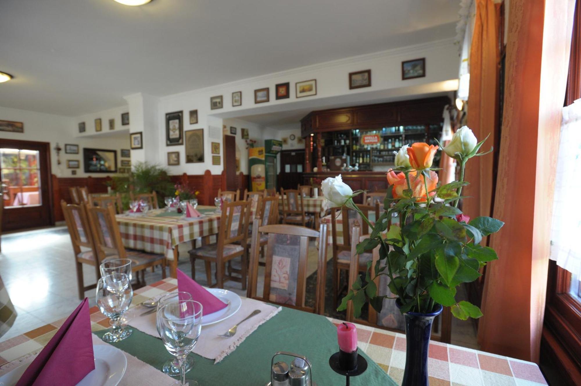 Forras Fogado Bed & Breakfast Bukkszek Ngoại thất bức ảnh